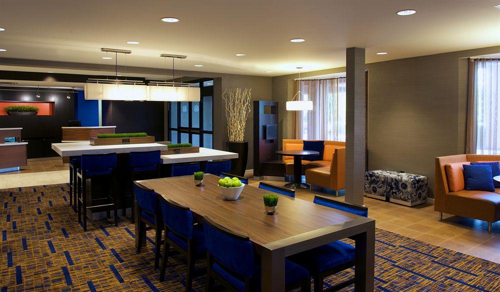 Country & By Radisson, Columbus-edinburgh 3* Columbus
