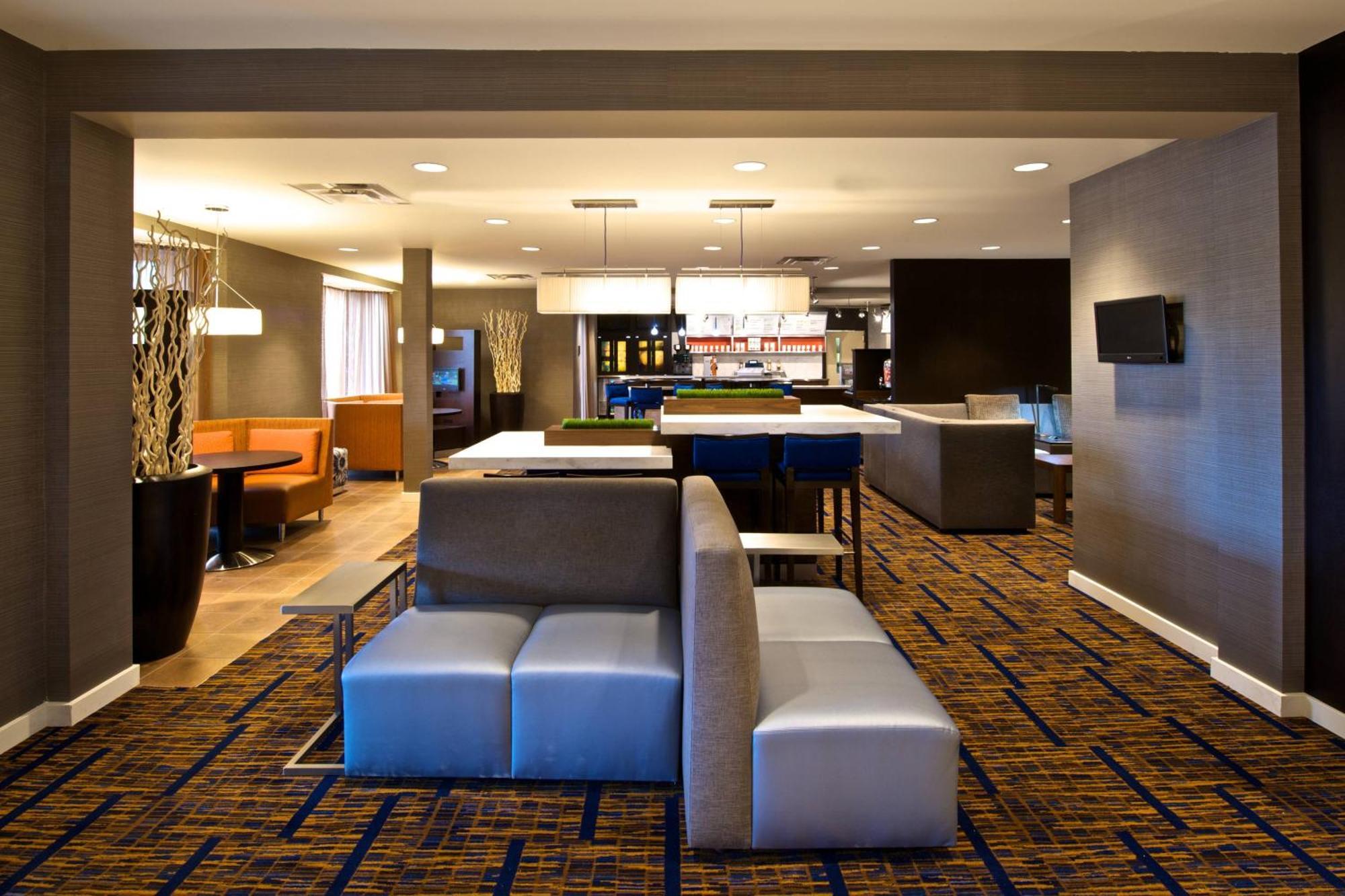 Country & By Radisson, Columbus-edinburgh 3* Columbus