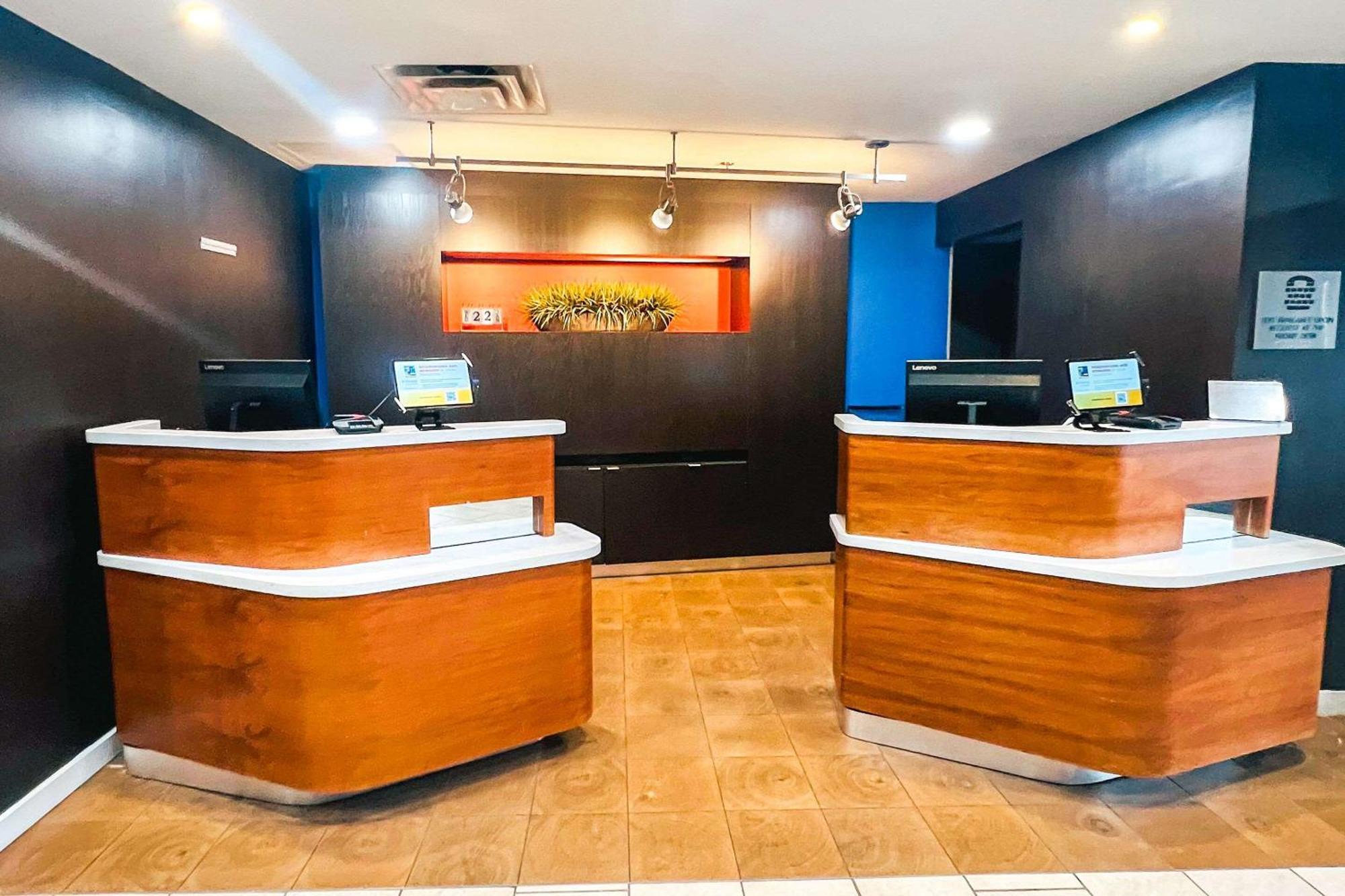 Country & By Radisson, Columbus-edinburgh 3* Columbus