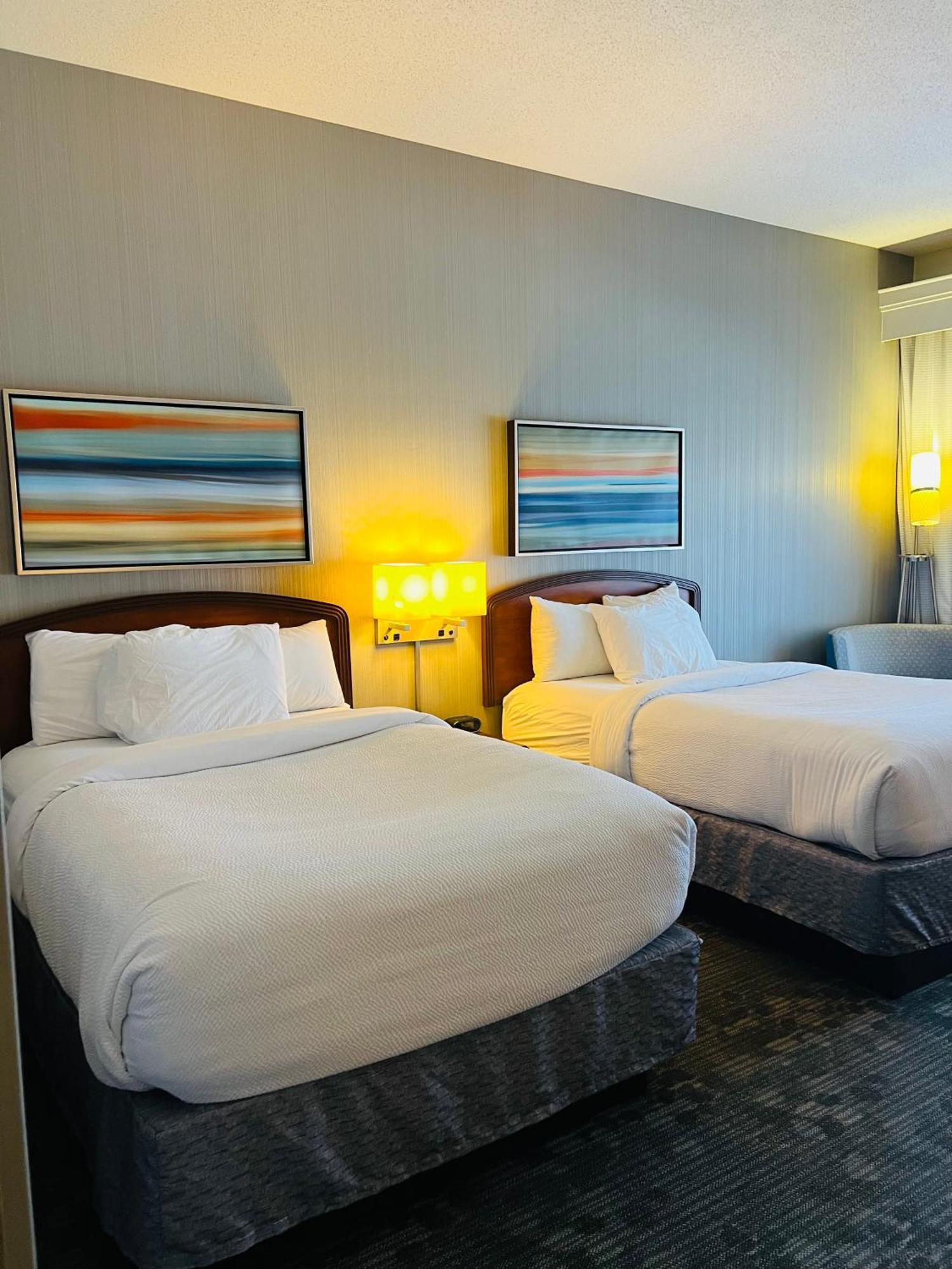 Hotel Country & By Radisson, Columbus-edinburgh 3*