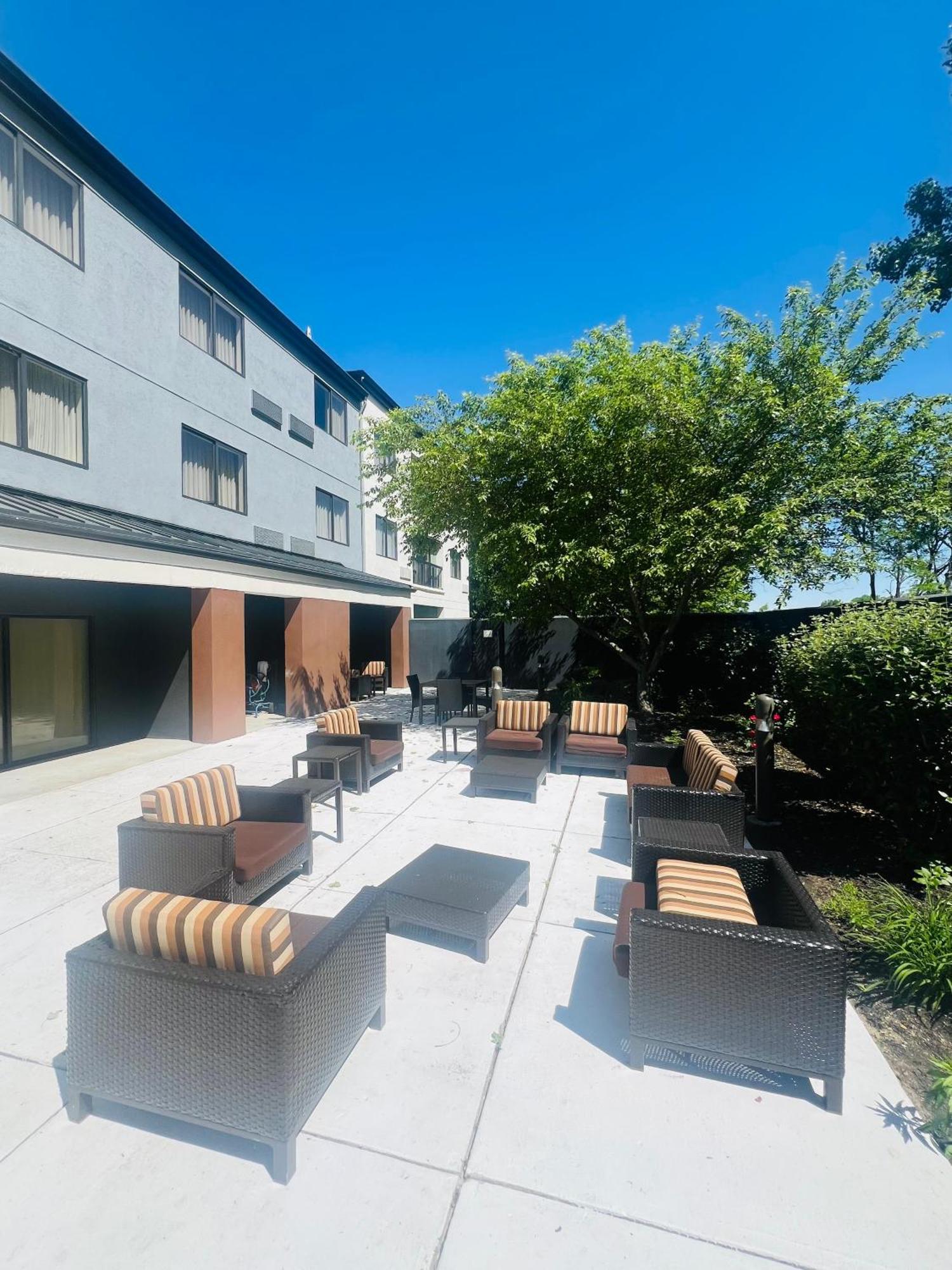 Hotel Country & By Radisson, Columbus-edinburgh Columbus