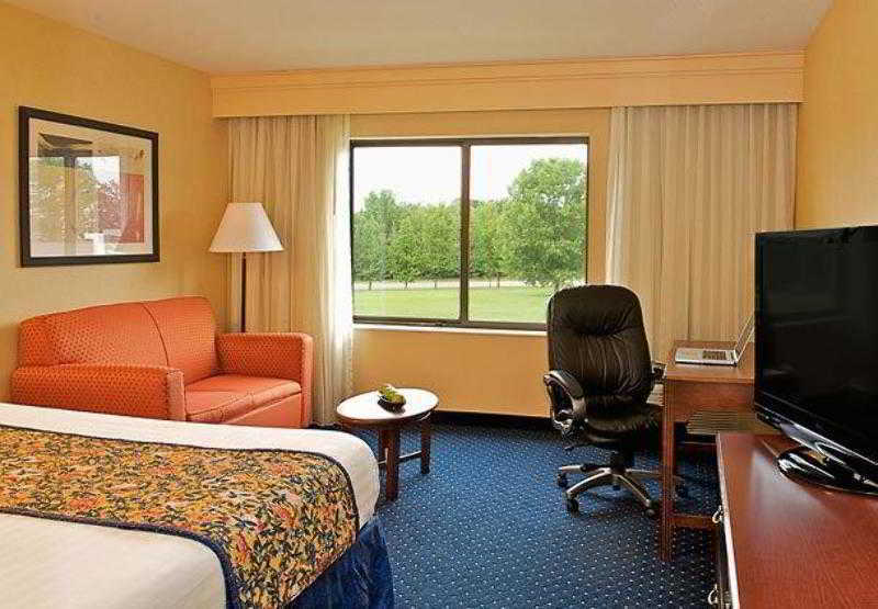 Hotel Country & By Radisson, Columbus-edinburgh 3*