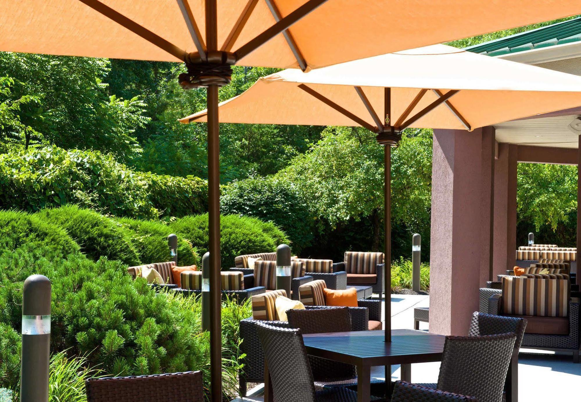 Country & By Radisson, Columbus-edinburgh