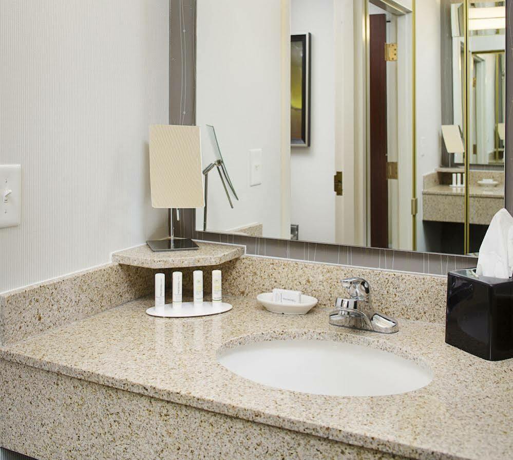 Country & By Radisson, Columbus-edinburgh 3*