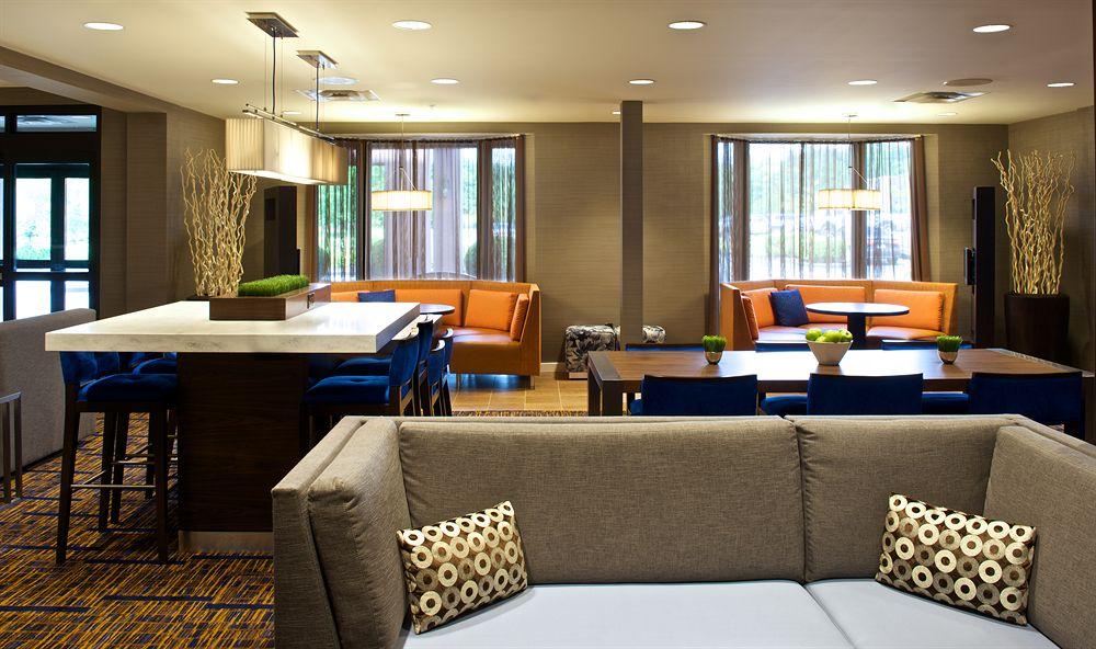Hotel Country & By Radisson, Columbus-edinburgh Columbus