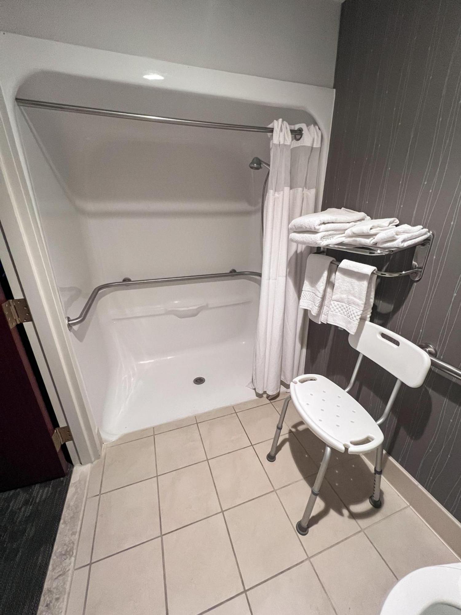 Hotel Country & By Radisson, Columbus-edinburgh 3*