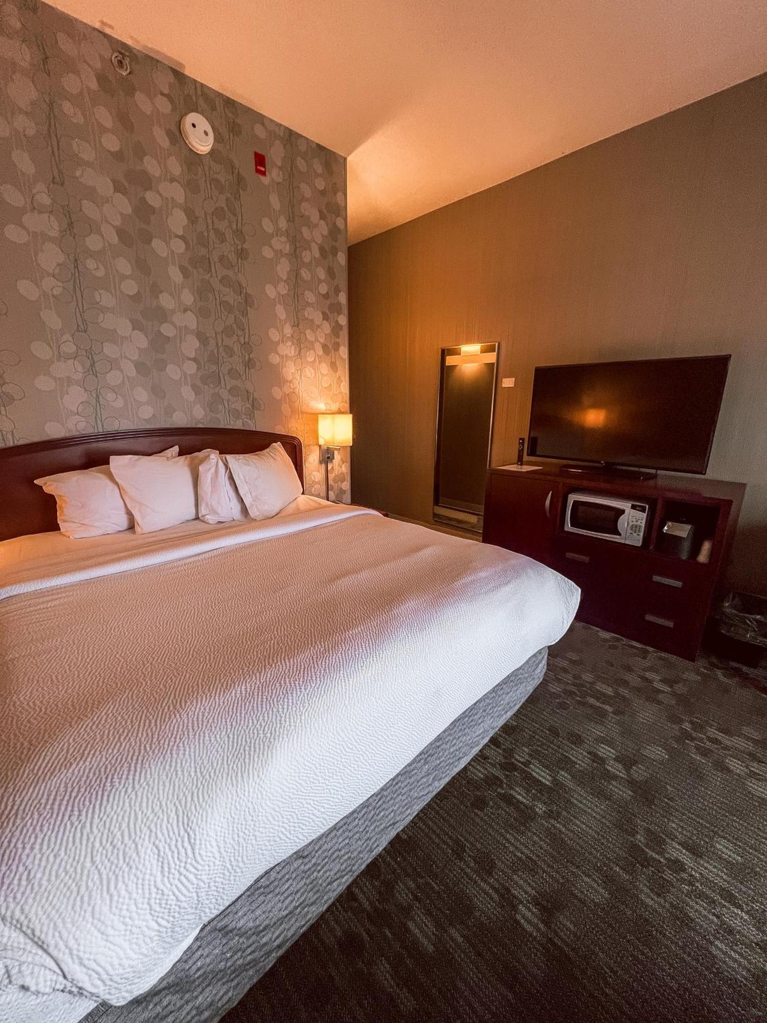 Hotel Country & By Radisson, Columbus-edinburgh Columbus