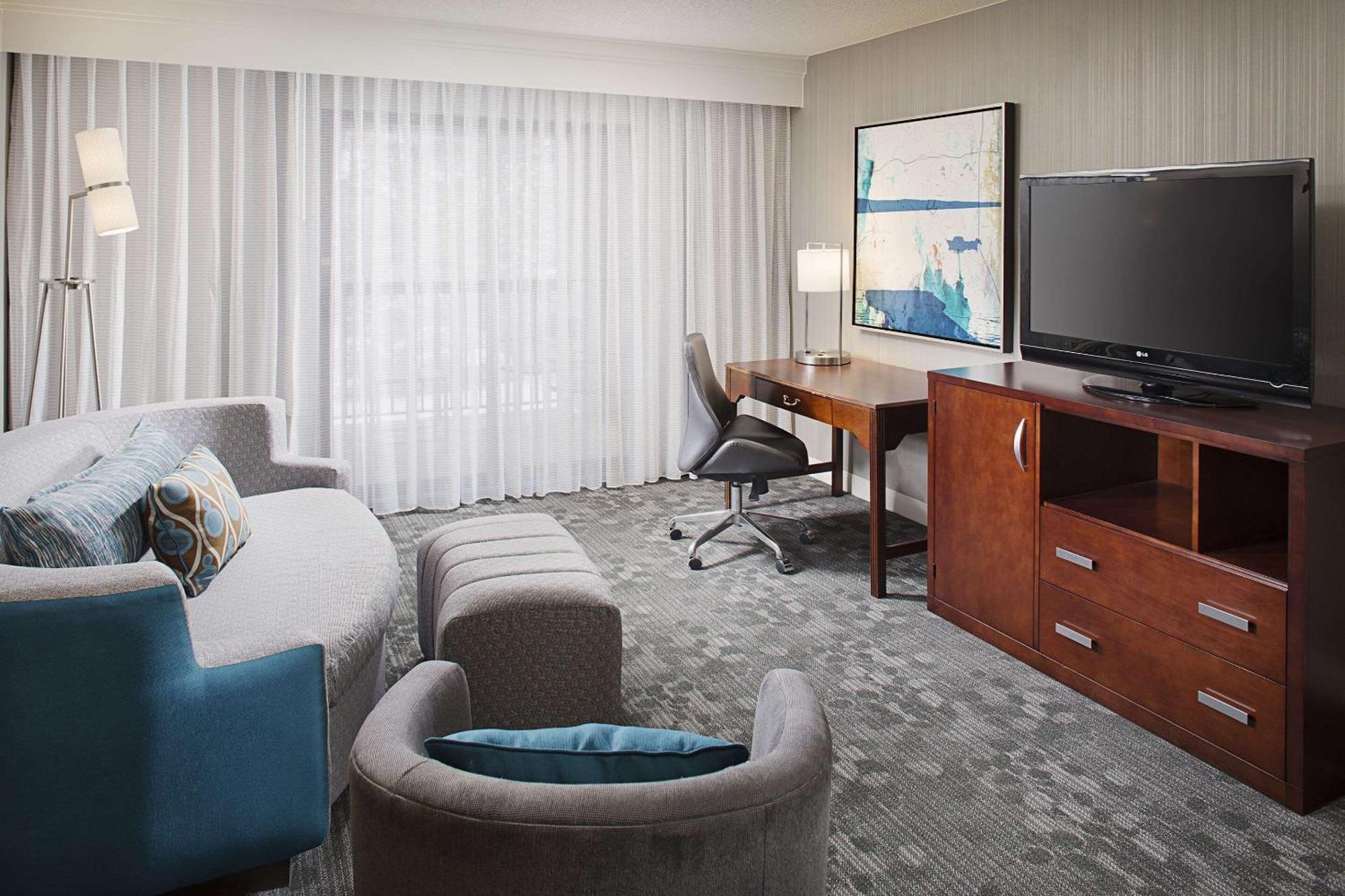Country & By Radisson, Columbus-edinburgh Columbus