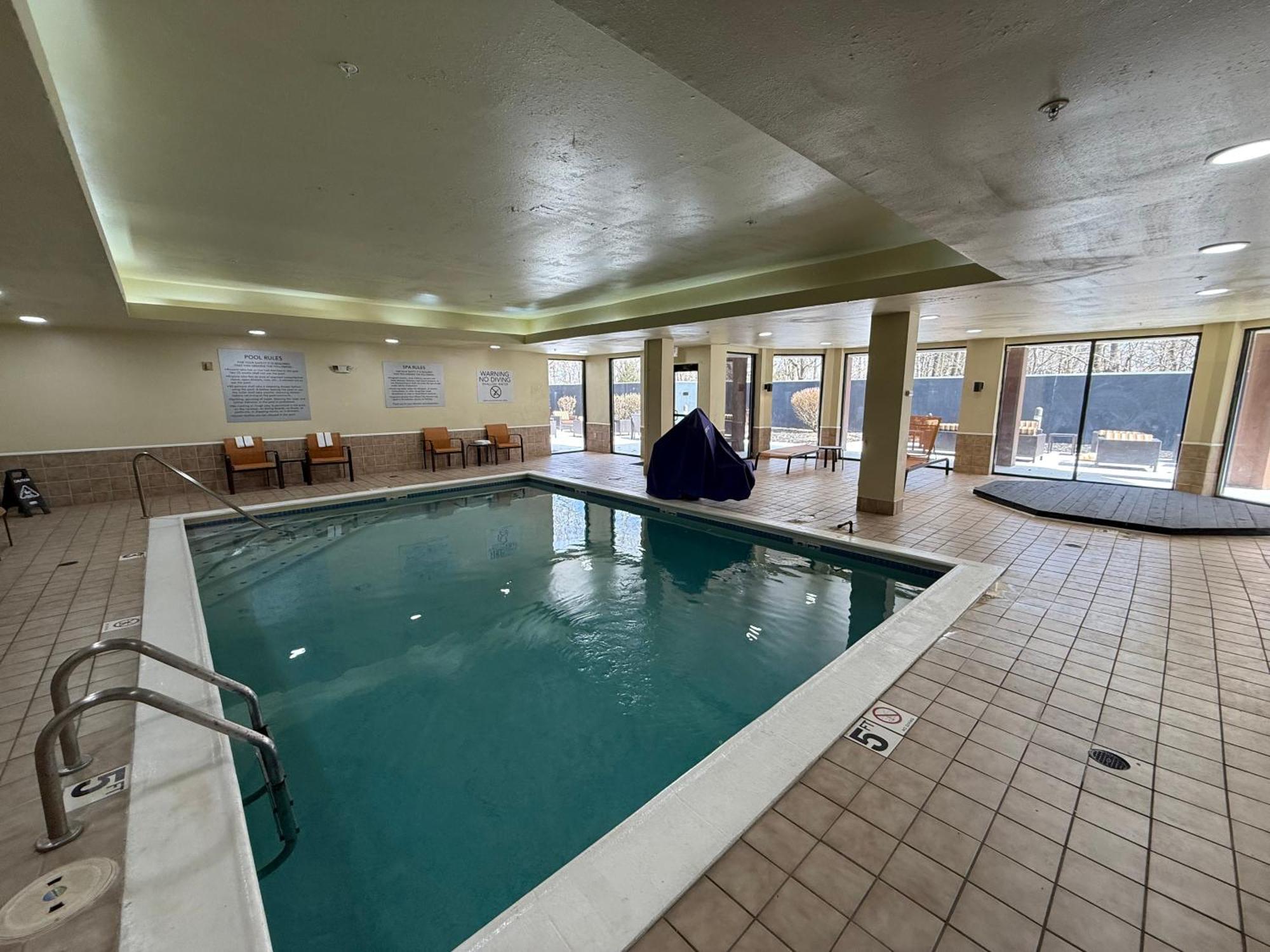 Country & By Radisson, Columbus-edinburgh Hotel