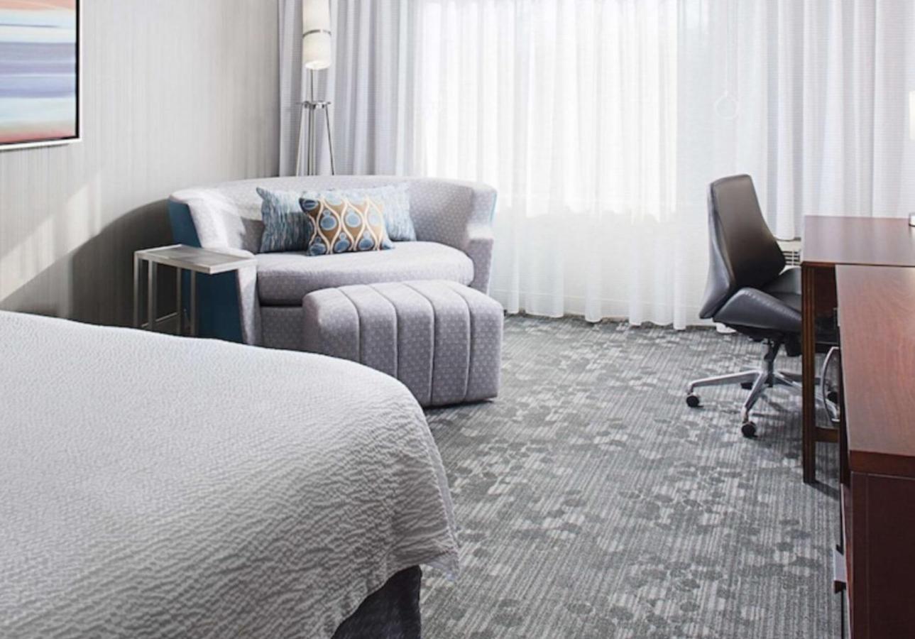 Country & By Radisson, Columbus-edinburgh Hotel 3*