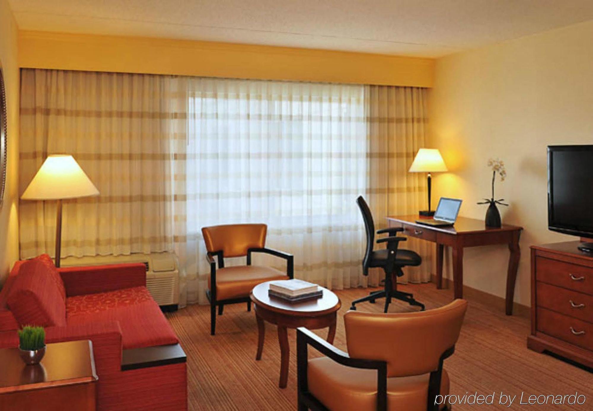 Country & By Radisson, Columbus-edinburgh Hotel 3*