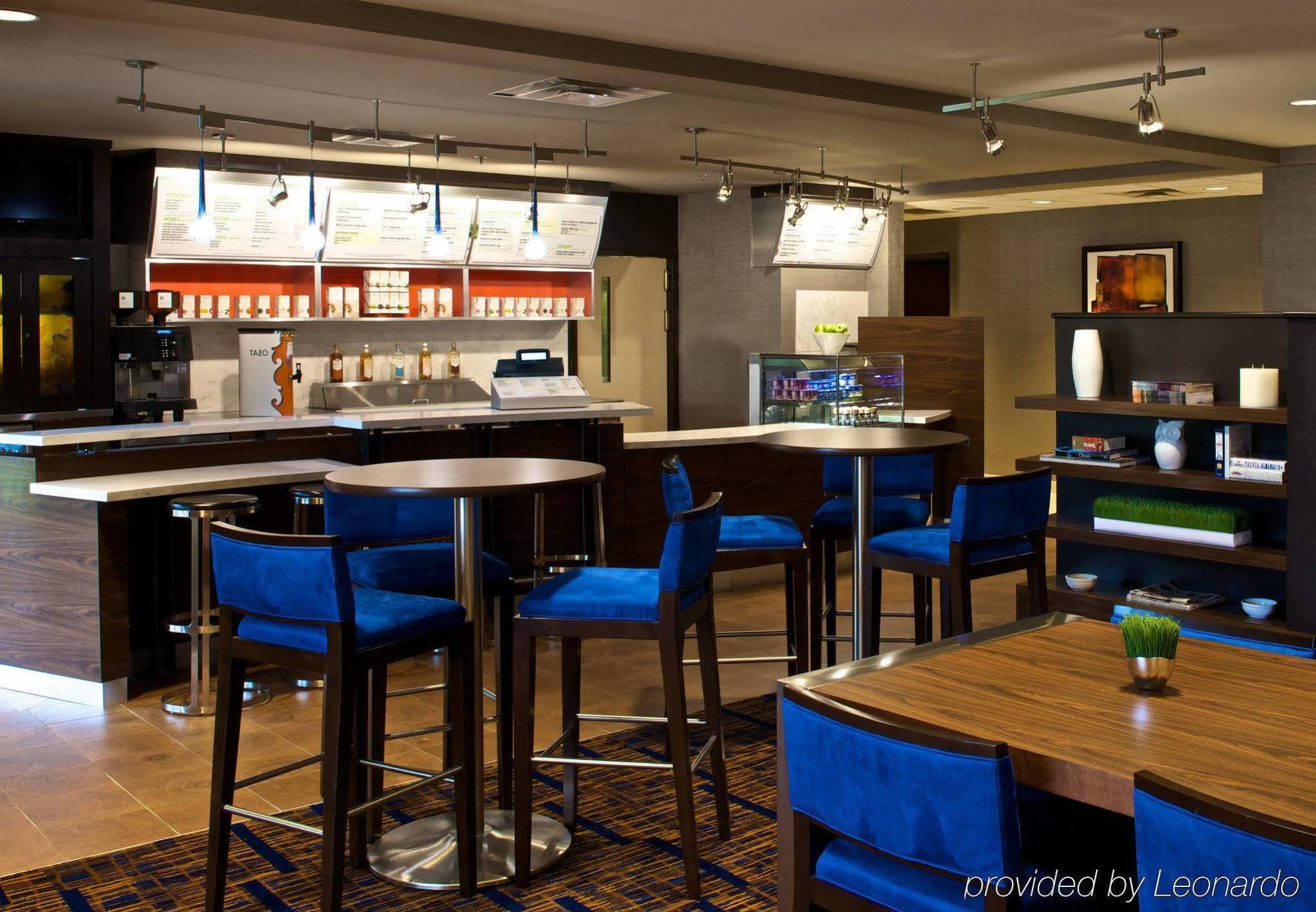 Hotel Country & By Radisson, Columbus-edinburgh 3*