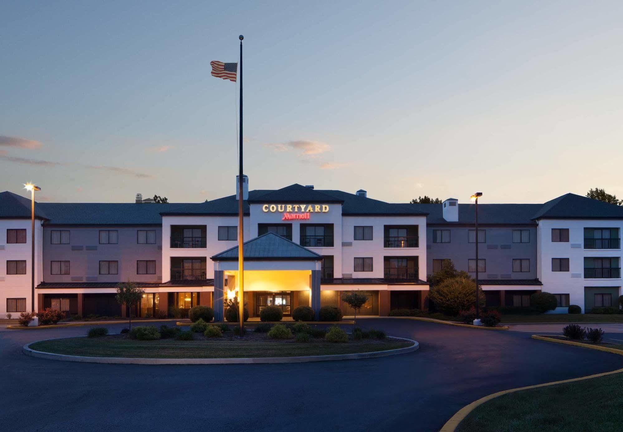 Country & By Radisson, Columbus-edinburgh Hotel